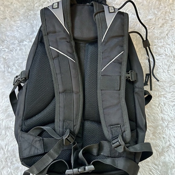 J WORLD BLACK MULITPOCKET SECURITY BACKPACK - Picture 7 of 13